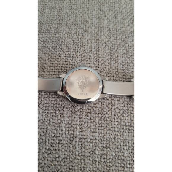 Women’s Silver Tone Bracelet Watch Black Dial | Marked “Gucci” | Untested /... - Picture 4 of 7